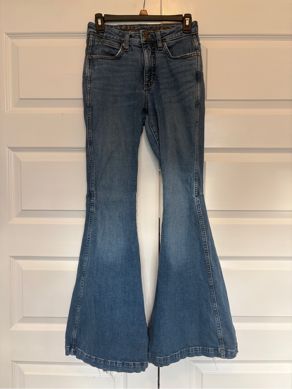 Wrangler Low Rise Retro style Flare Bell Bottom Jeans Raw Hem Western